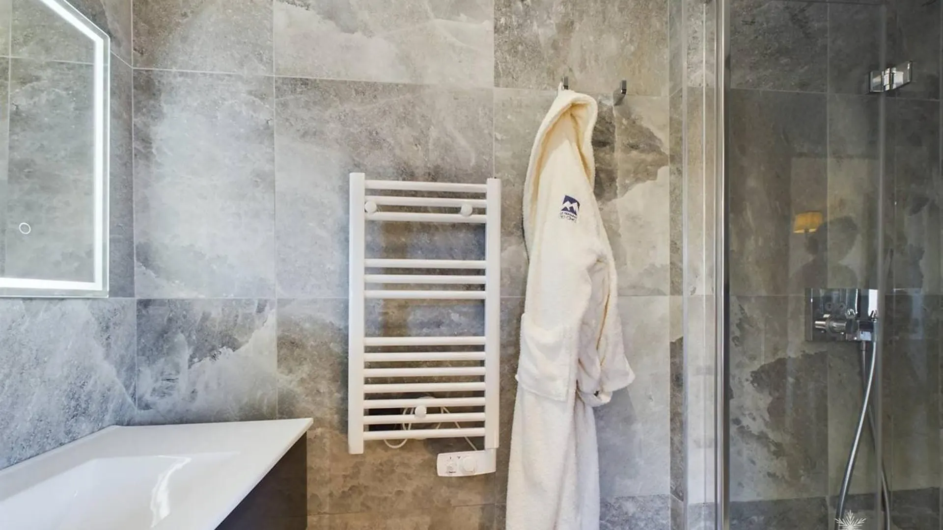 Апартаменты Luxueux Appartement 8 Pers, Spa, Pres Des Pistes, Parking, Wifi - Fr-1-398-667 Монвалезан